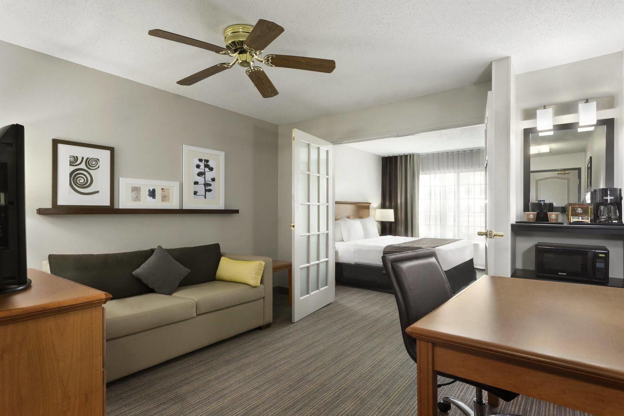 Country Inn & Suites By Radisson, Columbus Airport, Oh Bagian luar foto